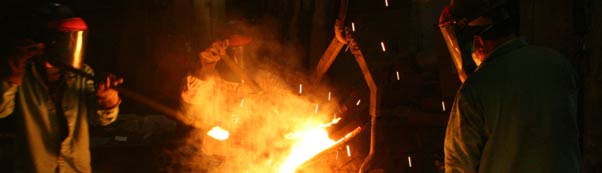 Foundry metal pouring picture